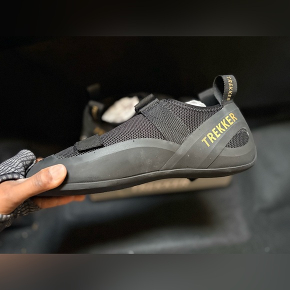 Trekker | NIB Lightweight Breathable Core Rock Climbing Shoes - M7 W8.5, Black - Picture 3 of 11
